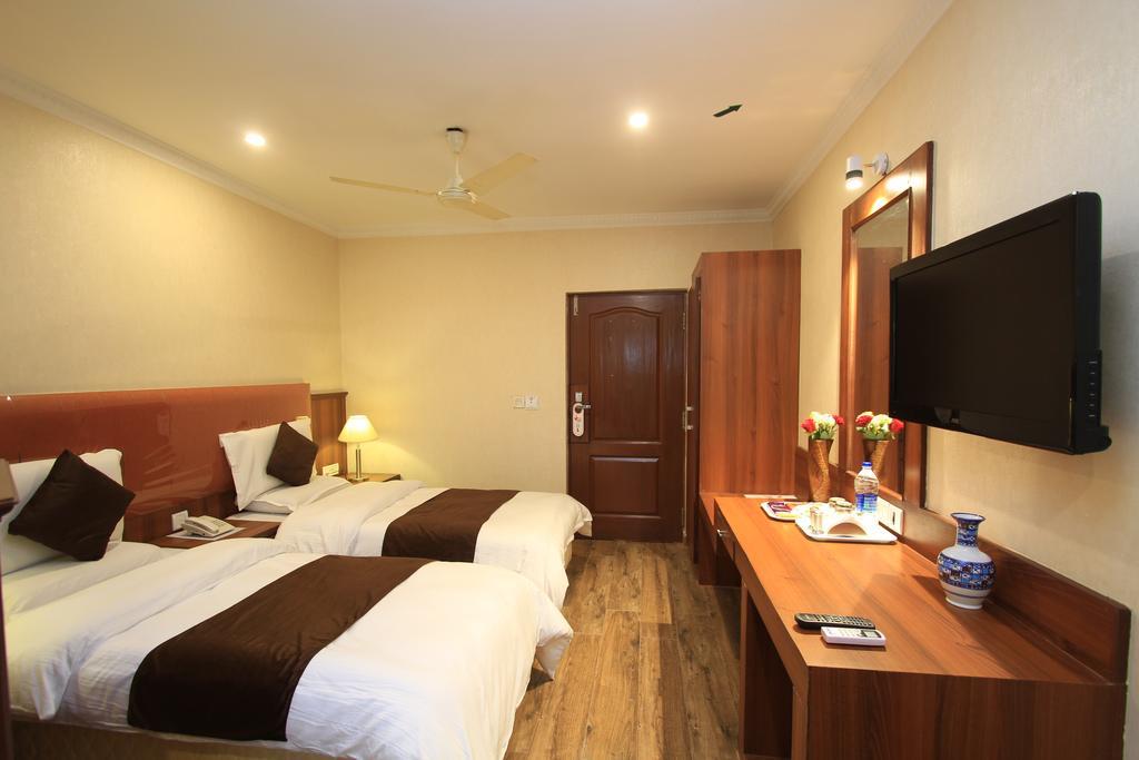 Hotel Noor Empire International Kormangala Бангалор Экстерьер фото