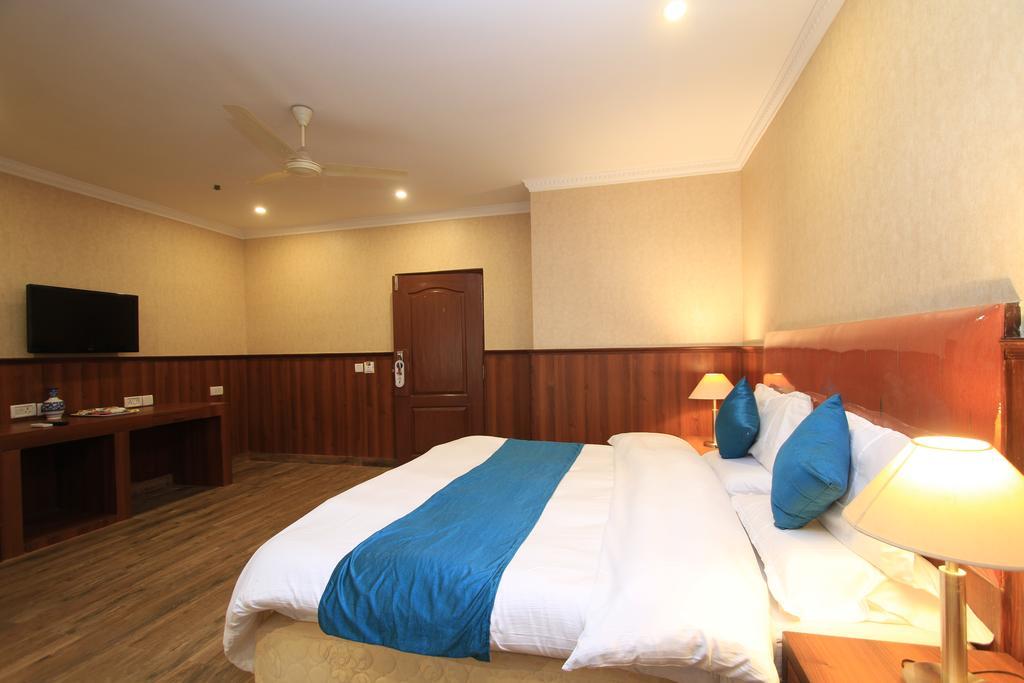 Hotel Noor Empire International Kormangala Бангалор Экстерьер фото